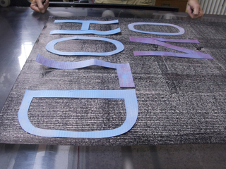 Tu sei un albero io sono un sasso, Hold on. Matrici.